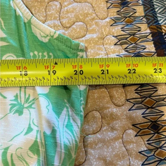 Caribbean Joe Floral Green/white Sleeveless button up tie front top with collar - Picture 8 of 10